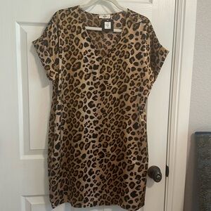 ✨NWT Silky animal print dress -Large
